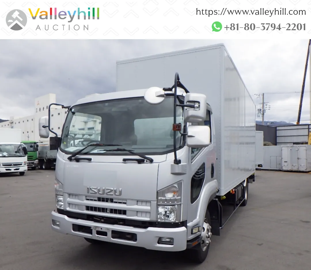  Used truck for sale - 2008 Isuzu Forward powered by a strong diesel engine and a 6-speed manual transmission.